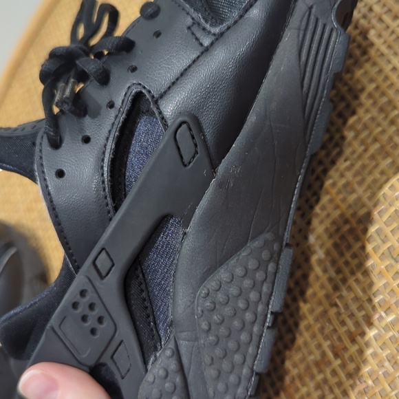 Nike Air Huarache Run Sneaker Women's Size 6 Black Tennis Shoes - Picture 7 of 8